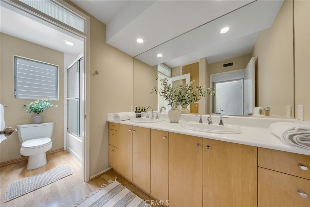 837 Magnolia