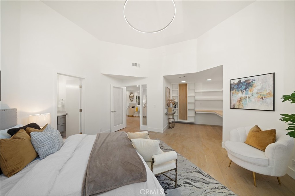 54 E Rodell