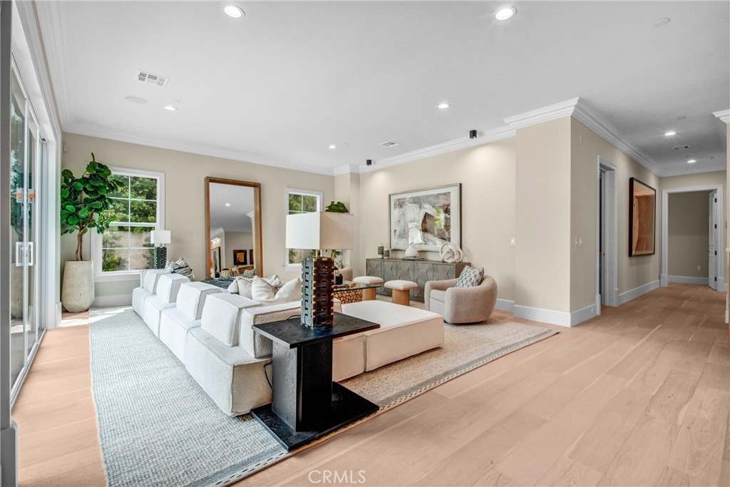625 E Norman