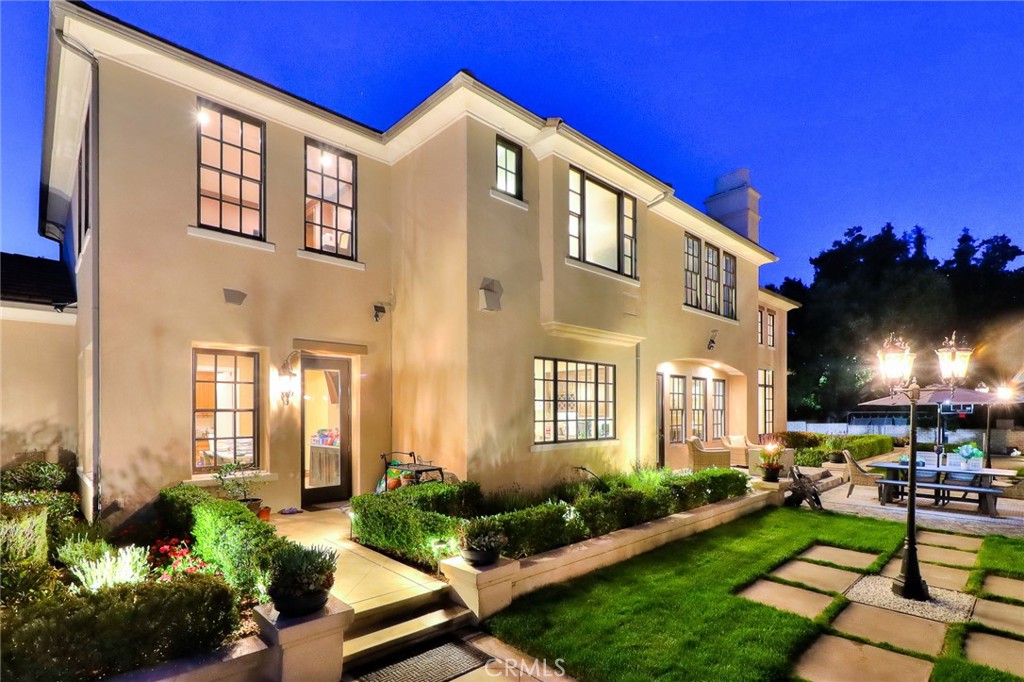 725 Carriage House Drive
