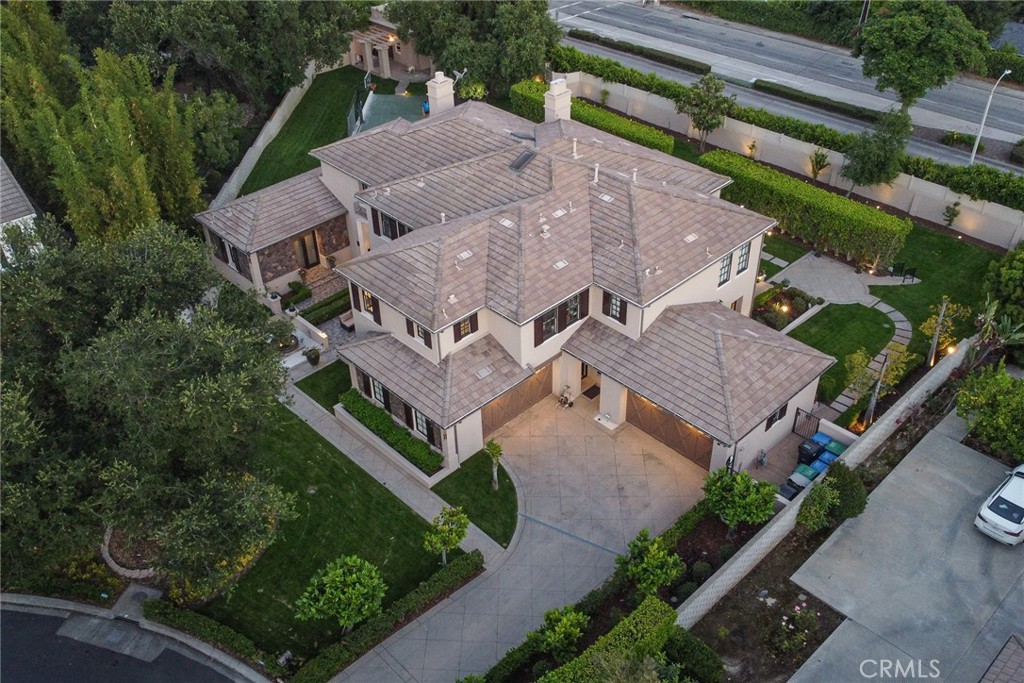 725 Carriage House Drive