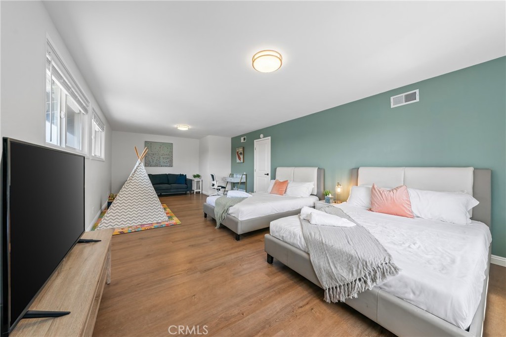 2290 Oldridge