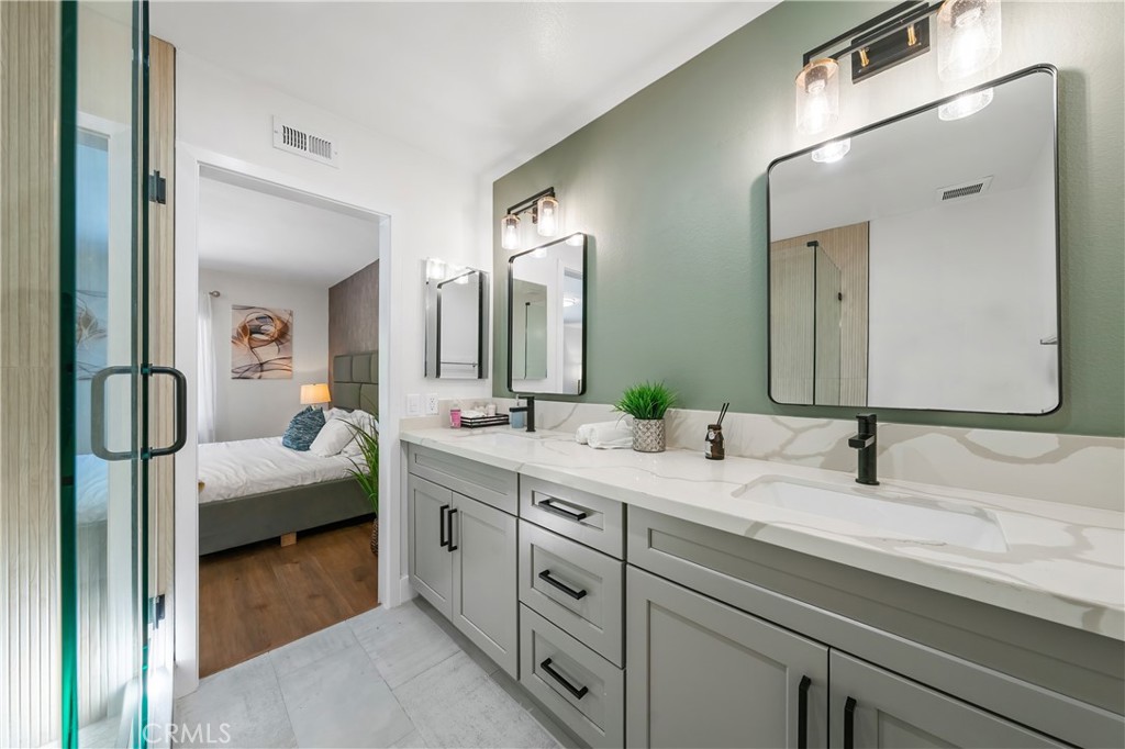2290 Oldridge