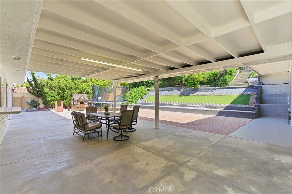 2290 Oldridge