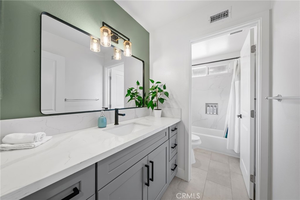 2290 Oldridge
