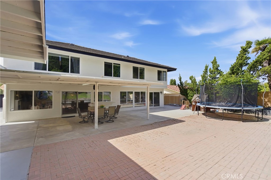 2290 Oldridge