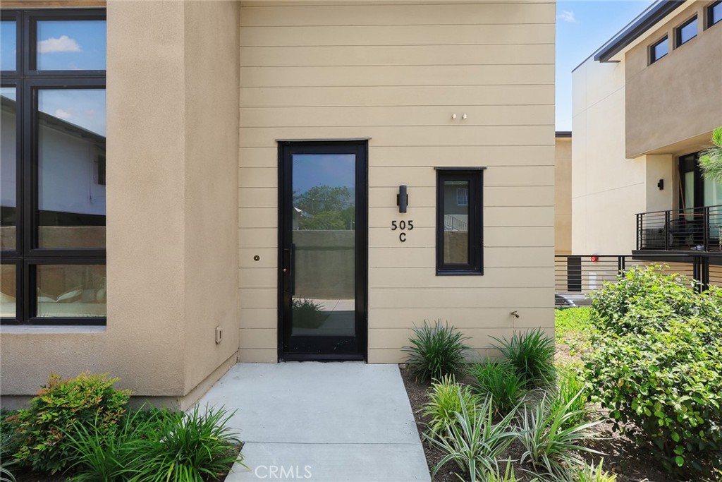 505 N Santa Anita