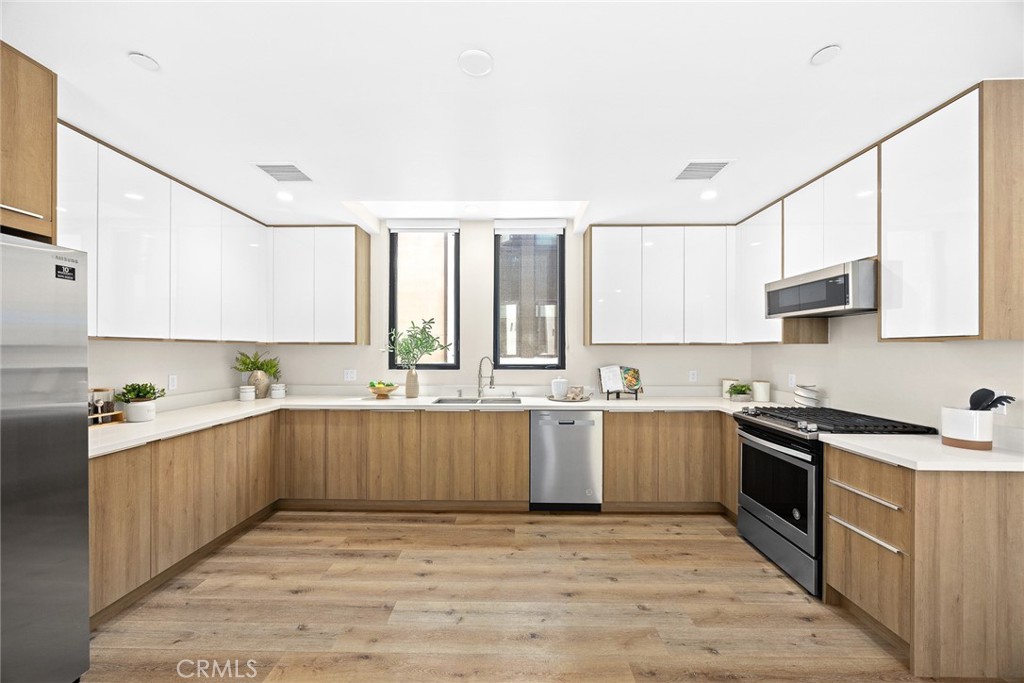 505 N Santa Anita