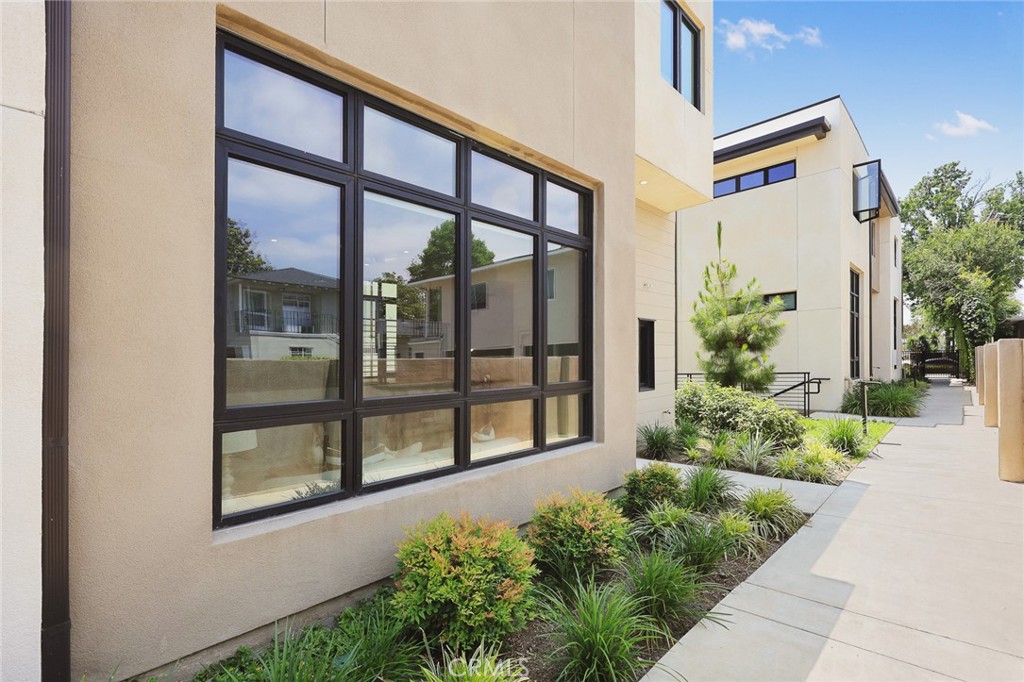 505 N Santa Anita