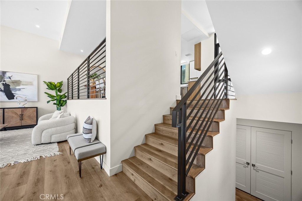 505 N Santa Anita