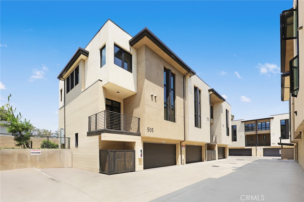 505 N Santa Anita