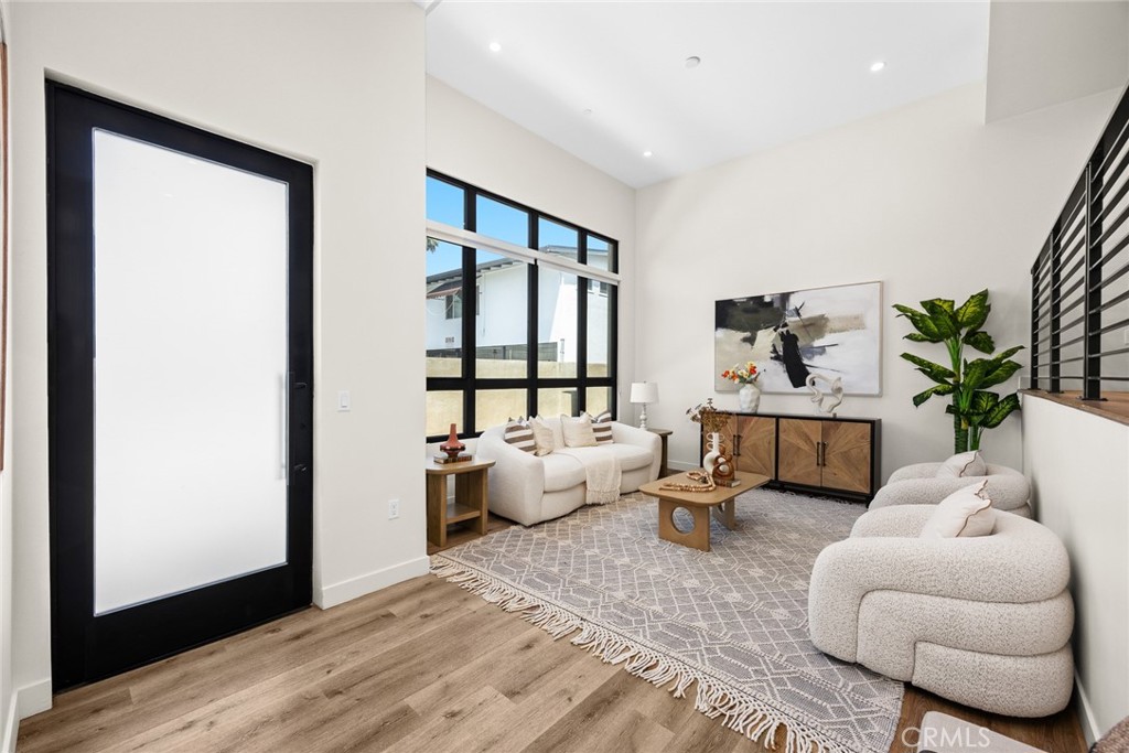 505 N Santa Anita