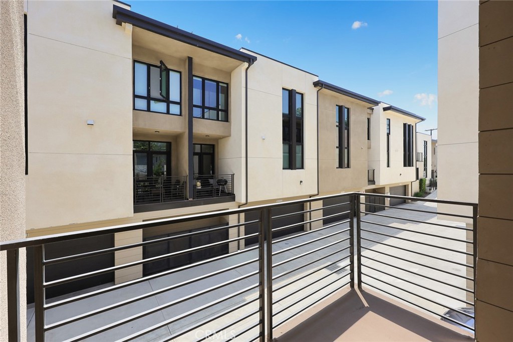 505 N Santa Anita