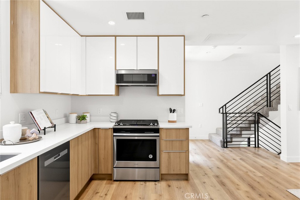 503 N Santa Anita