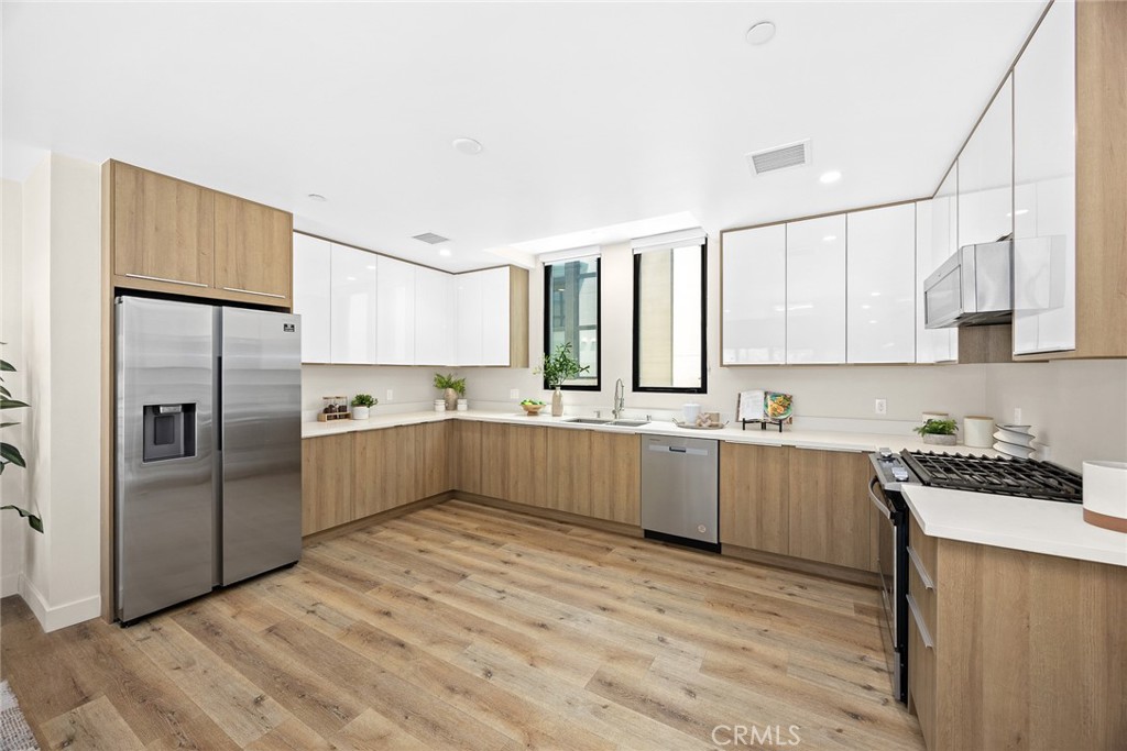 503 N Santa Anita