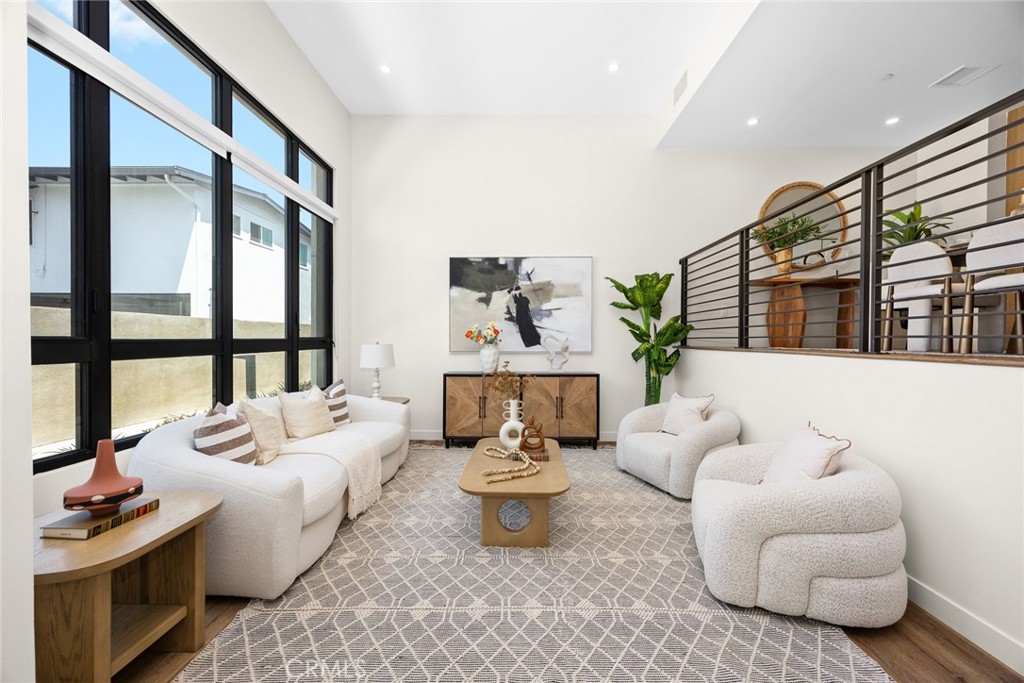 503 N Santa Anita