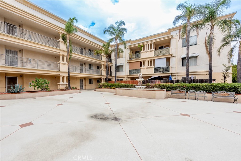 208 N Lincoln Avenue 308
