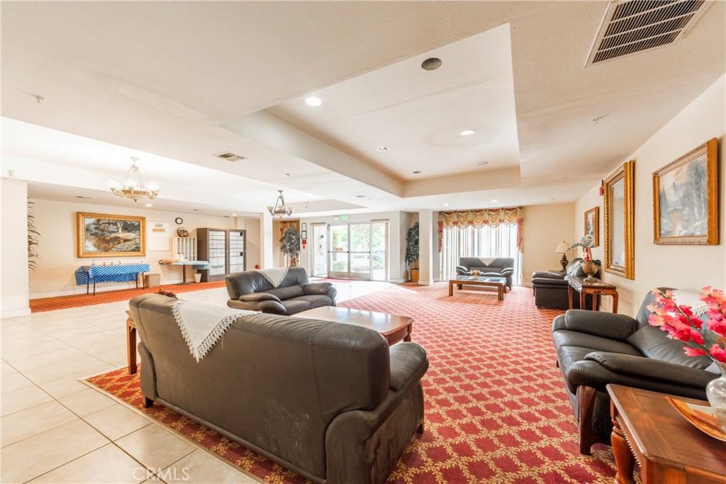 208 N Lincoln Avenue 308