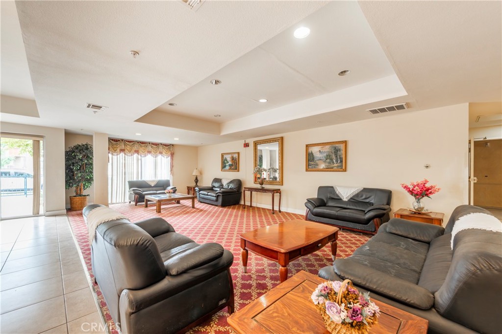 208 N Lincoln Avenue 308