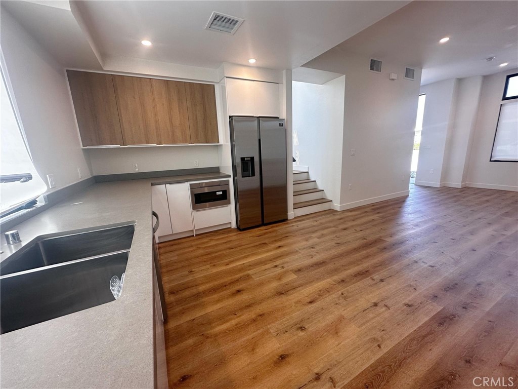 511 N Santa Anita