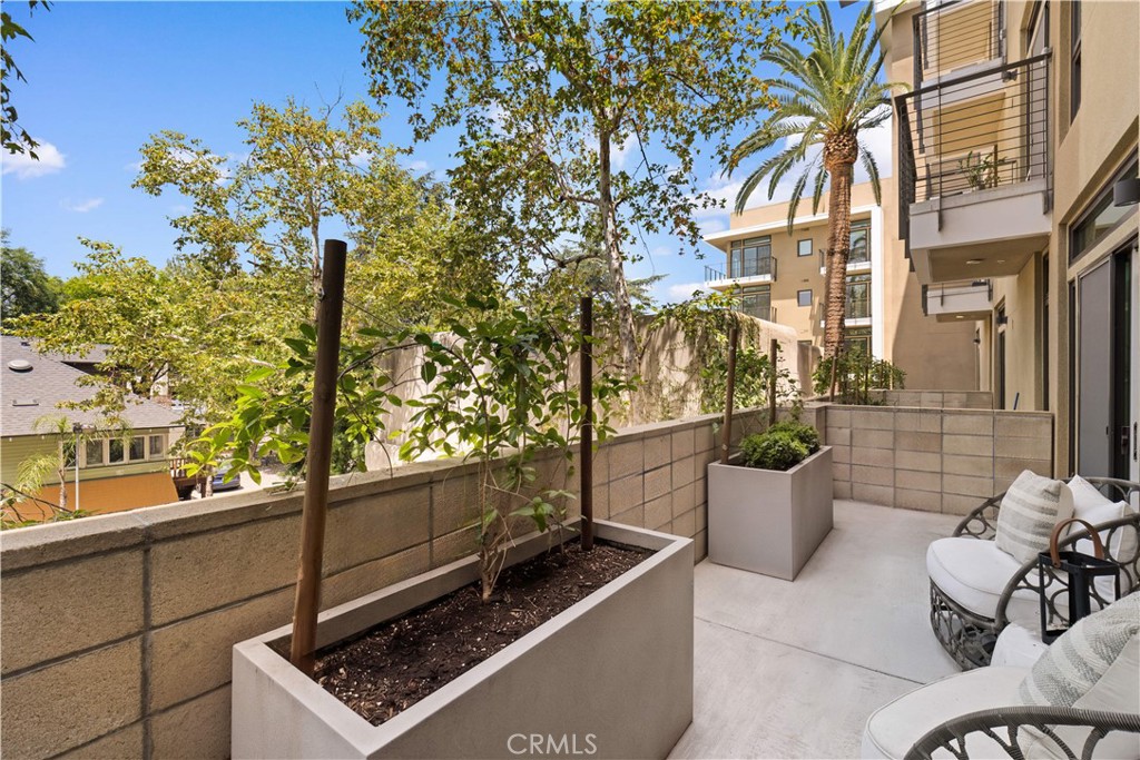 218 N El Molino Avenue 207