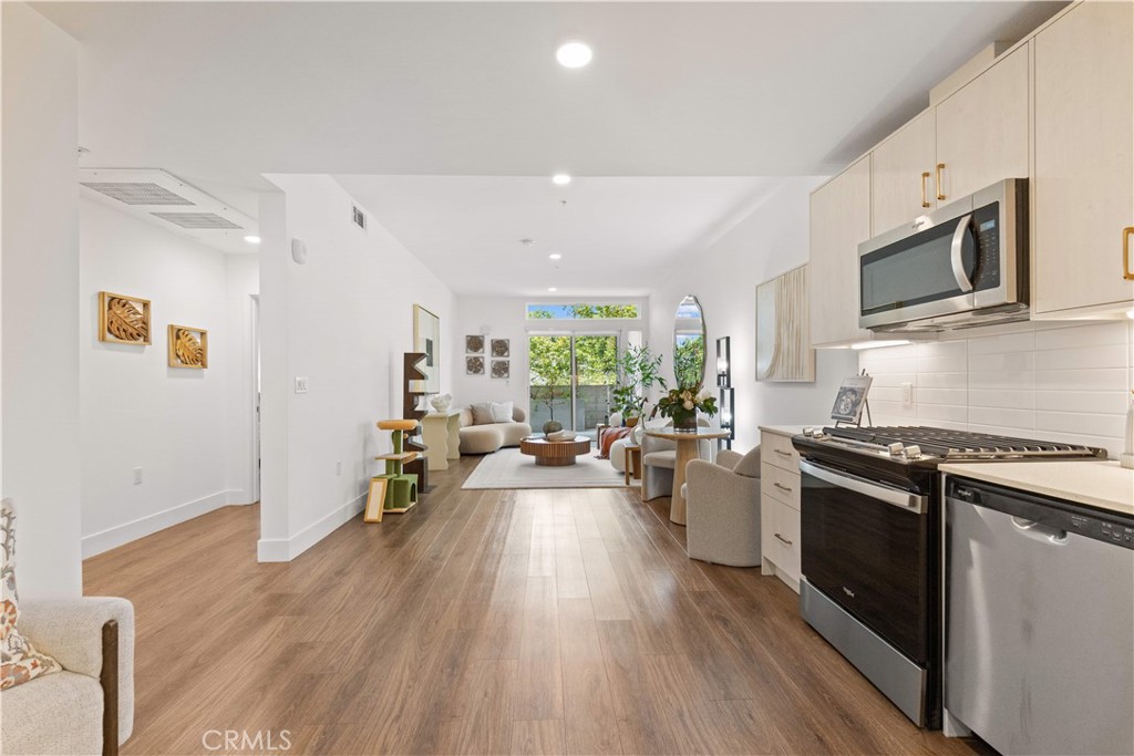 218 N El Molino Avenue 207