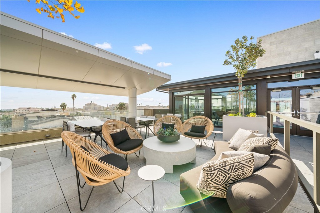 218 N El Molino Avenue 207