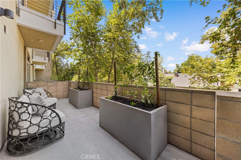 218 N El Molino Avenue 207