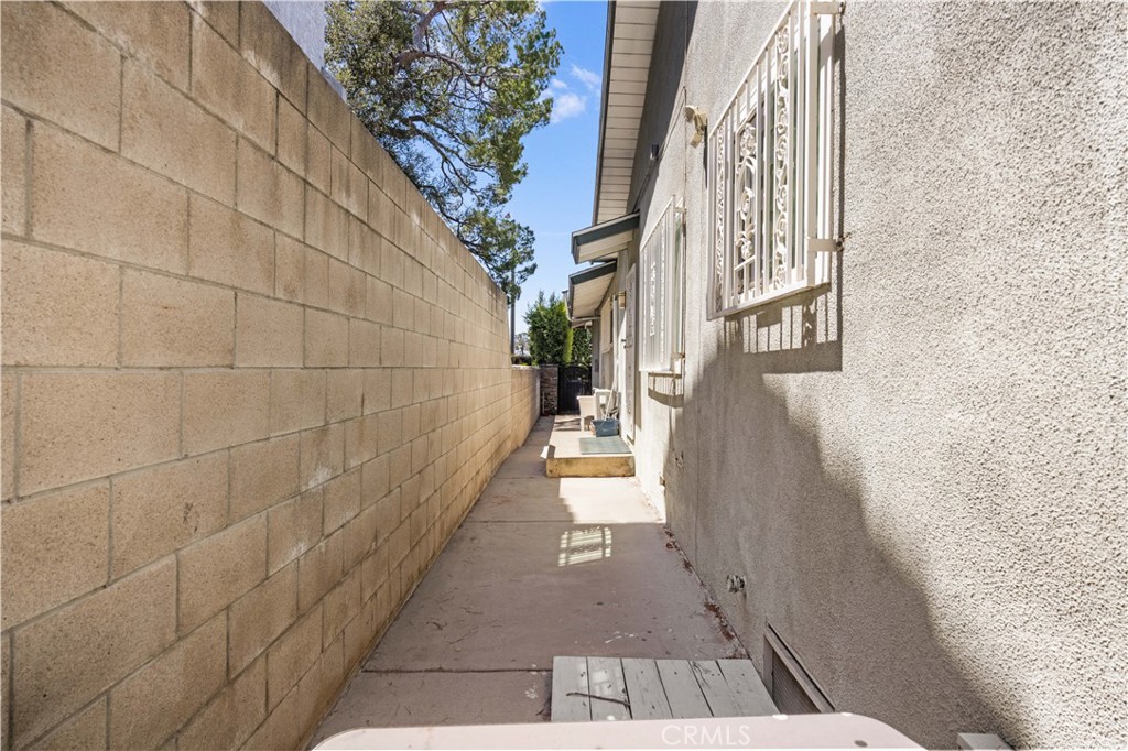 9163 Duarte Road