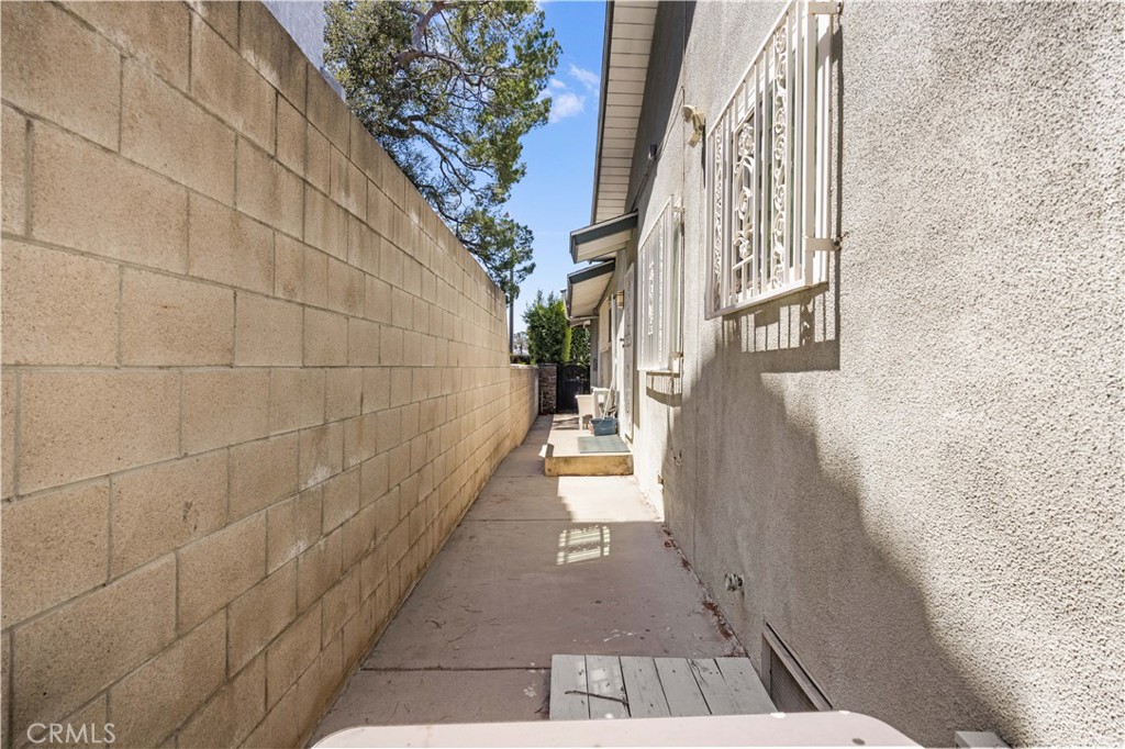 9163 Duarte Road