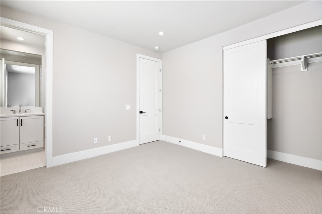 127 Oakstone