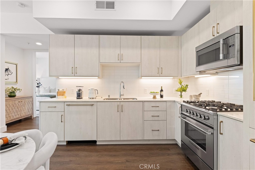 709 E Walnut Street 227