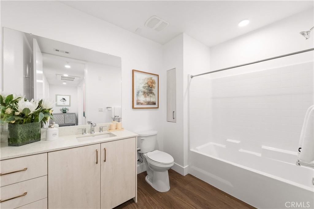 709 E Walnut Street 227