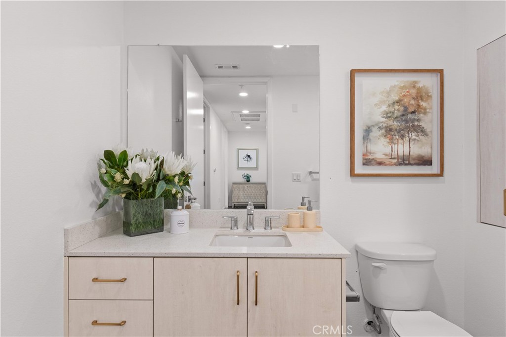 709 E Walnut Street 227