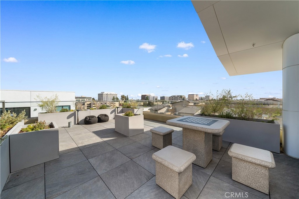709 E Walnut Street 227