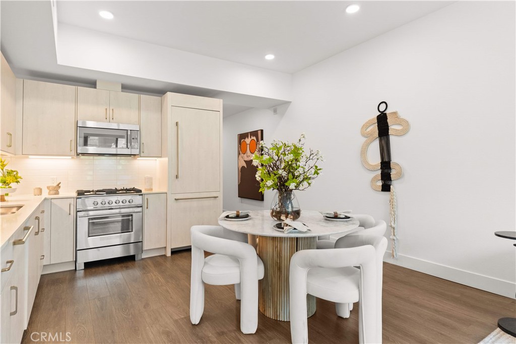 709 E Walnut Street 227