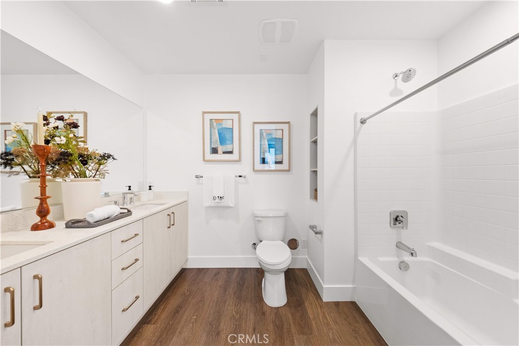 709 E Walnut Street 227