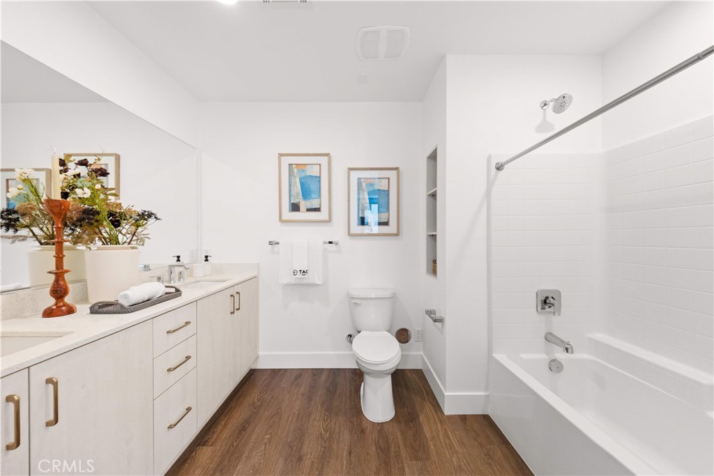 709 E Walnut Street 227