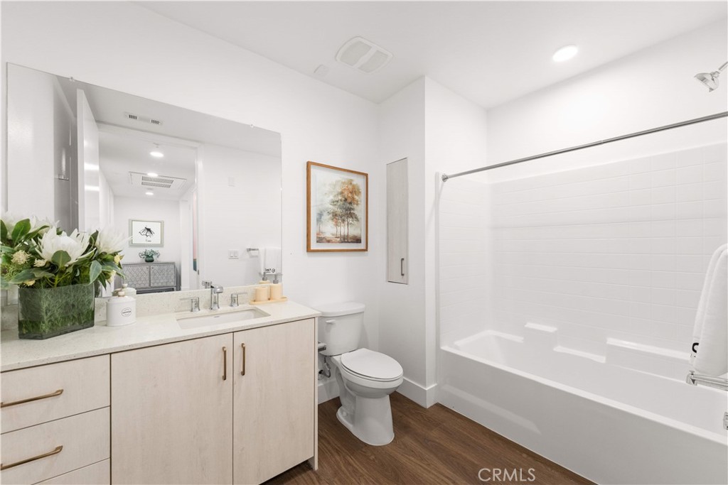 709 E Walnut Street 227