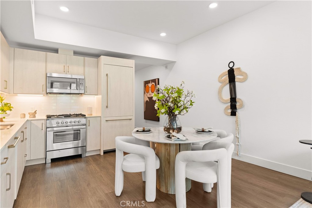 709 E Walnut Street 227