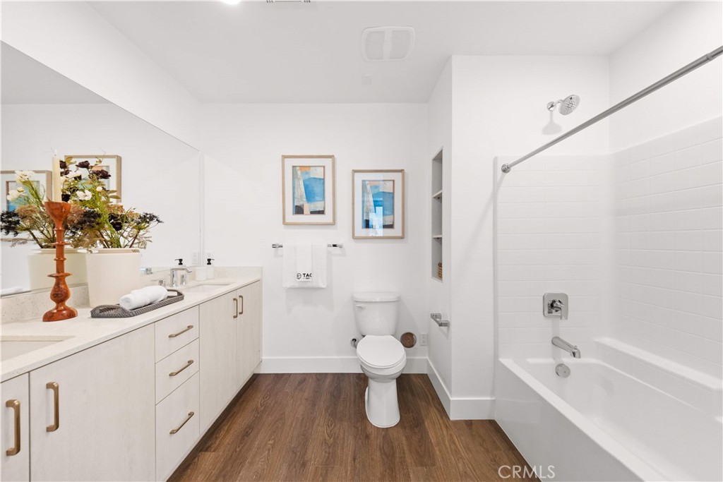 709 E Walnut Street 227