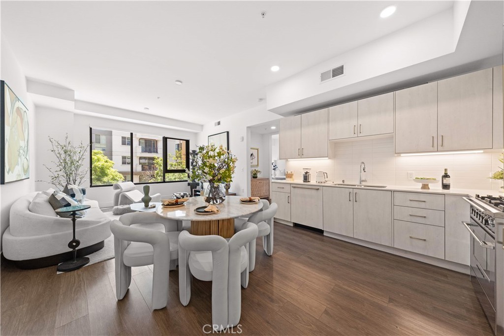 709 E Walnut Street 227