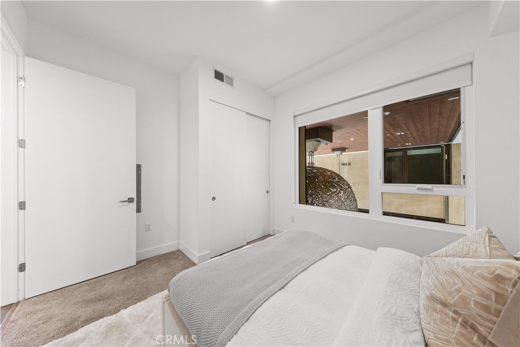 709 E Walnut Street 227