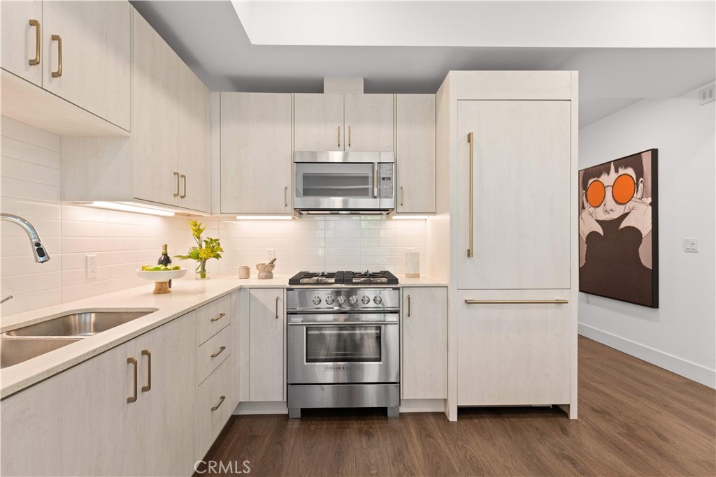 709 E Walnut Street 227