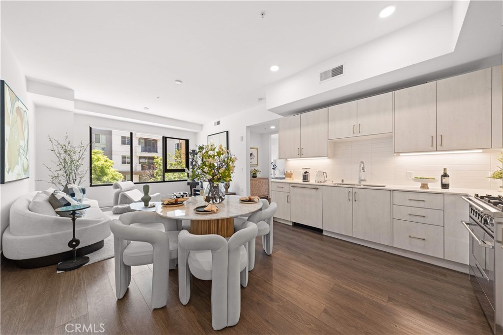 709 E Walnut Street 227