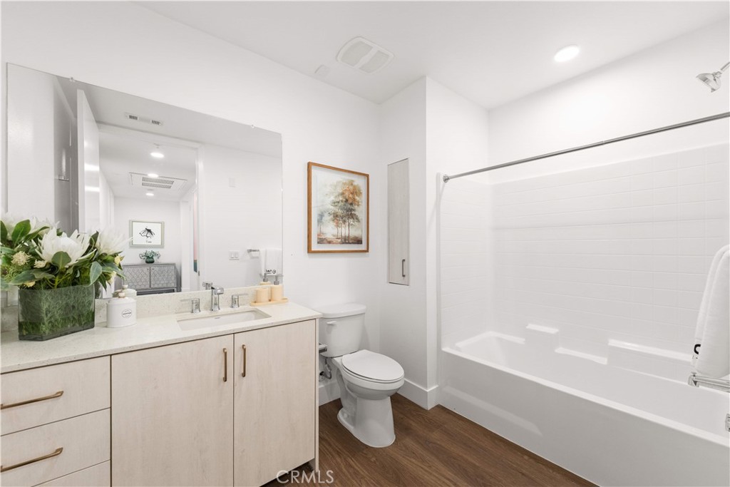 709 E Walnut Street 227