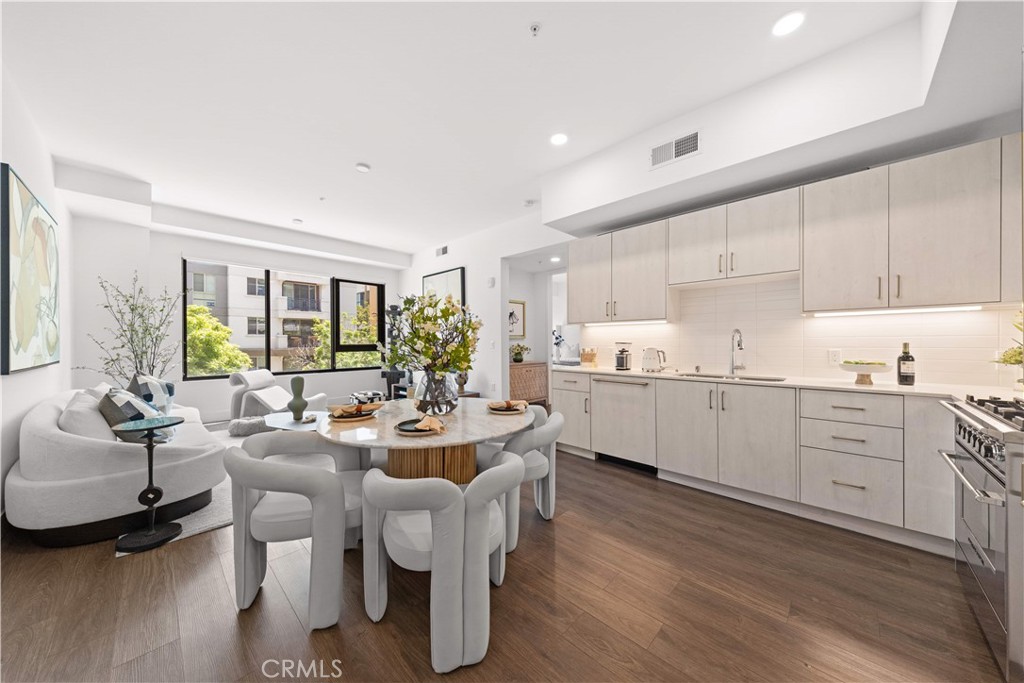 709 E Walnut Street 227