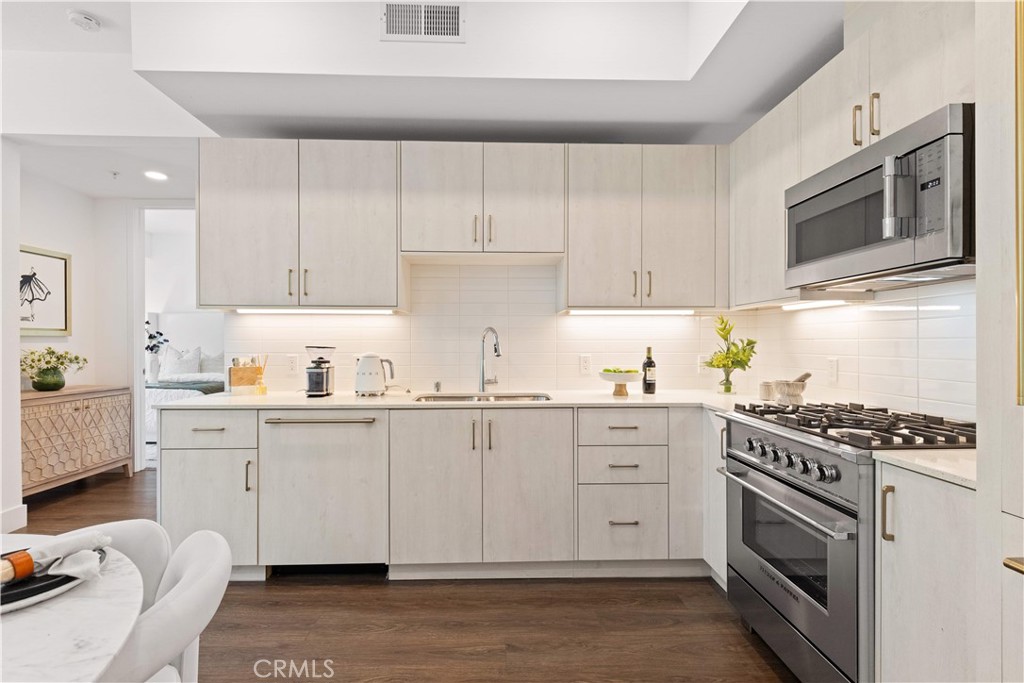 709 E Walnut Street 227