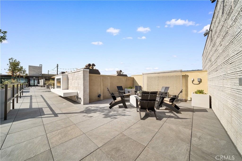 709 E Walnut Street 319