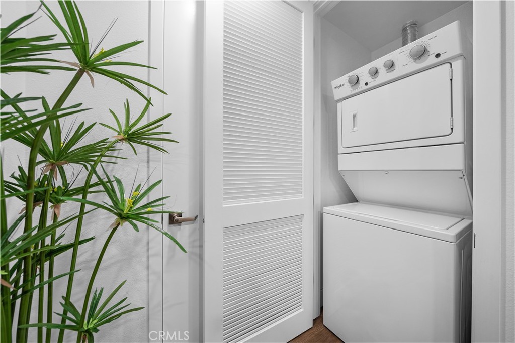 709 E Walnut Street 319